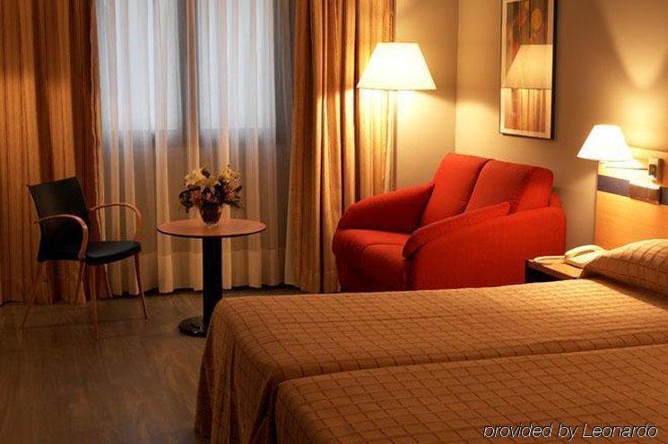 Hotel Ibis Styles Zaragoza Ramiro I Zimmer foto