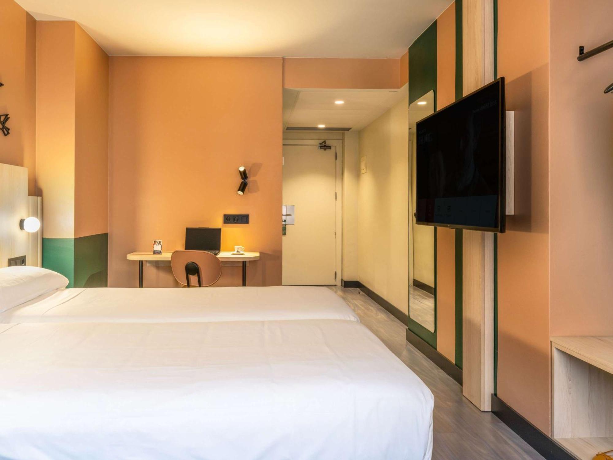 Hotel Ibis Styles Zaragoza Ramiro I Exterior foto
