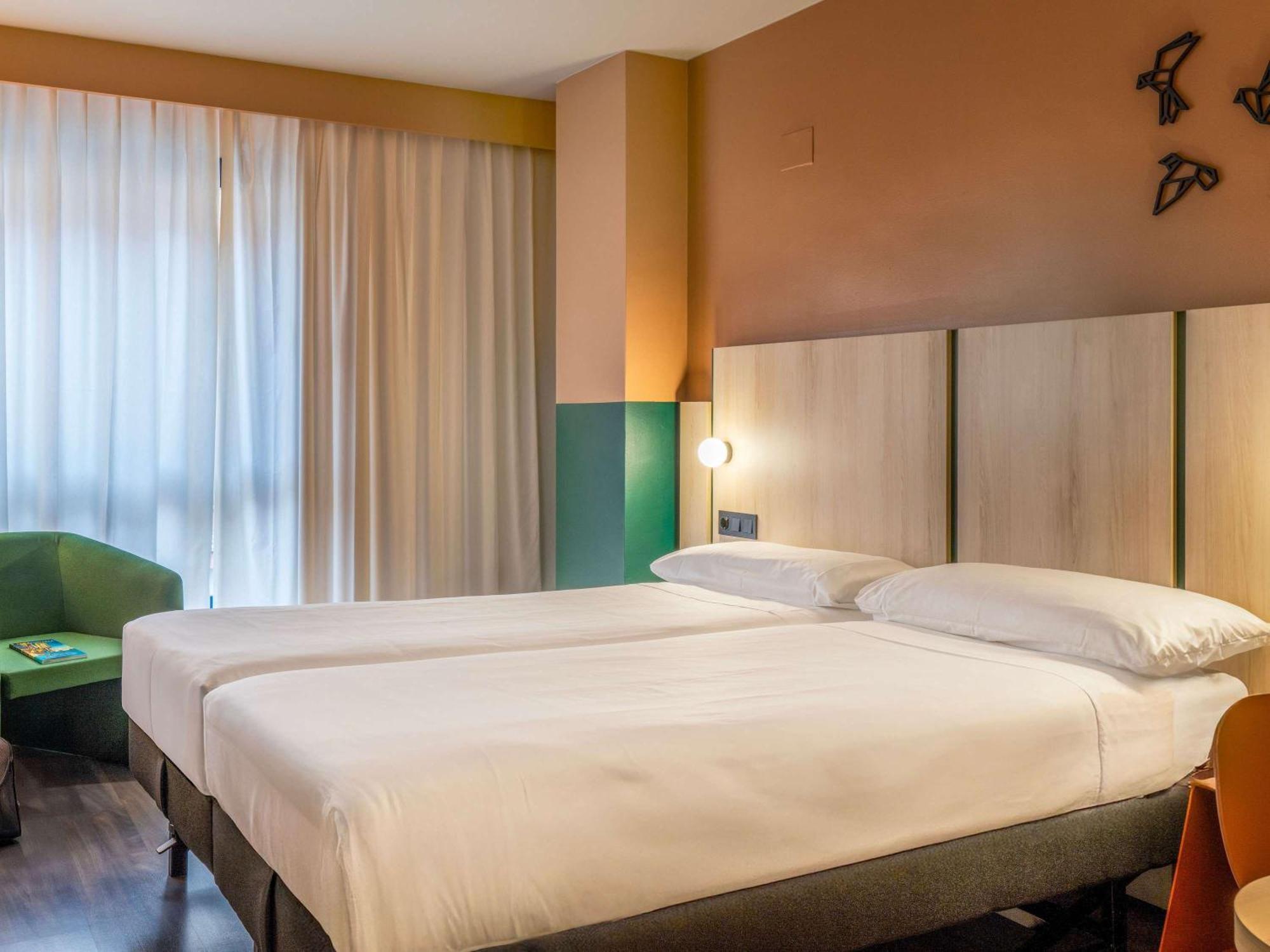 Hotel Ibis Styles Zaragoza Ramiro I Exterior foto