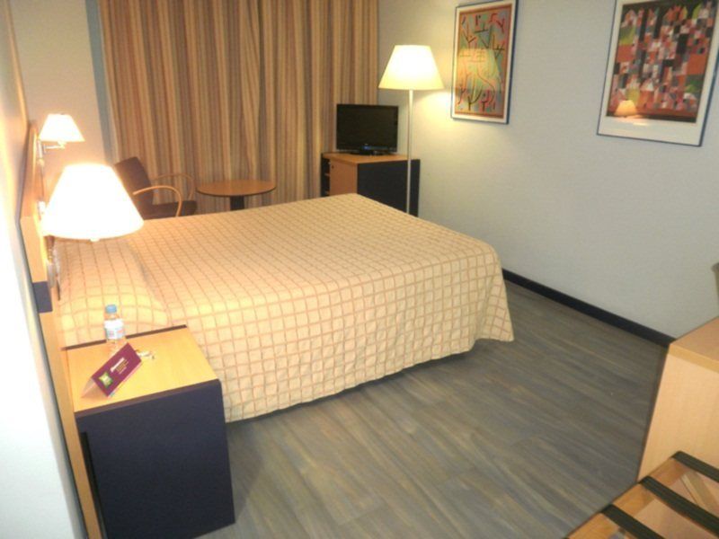 Hotel Ibis Styles Zaragoza Ramiro I Zimmer foto